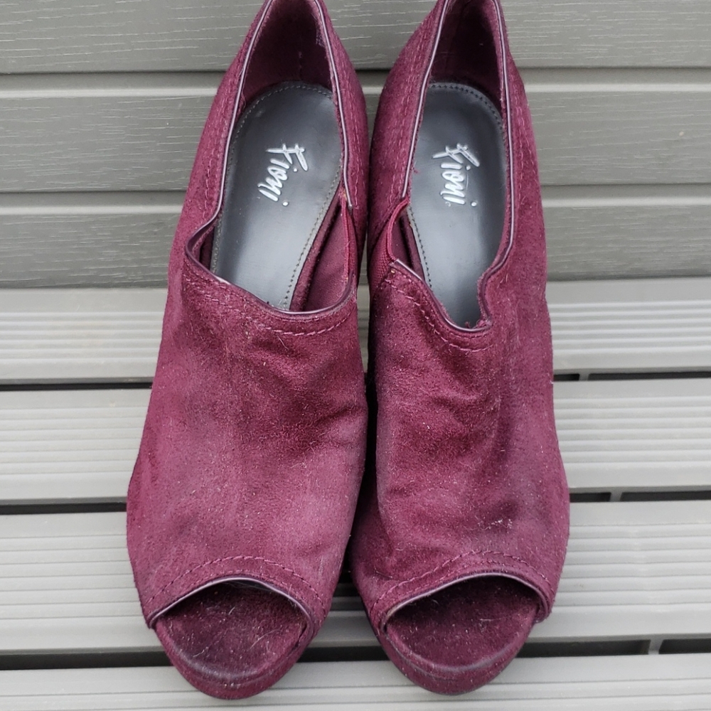 Vintage Suede Heels in Burgandy Maroon Color